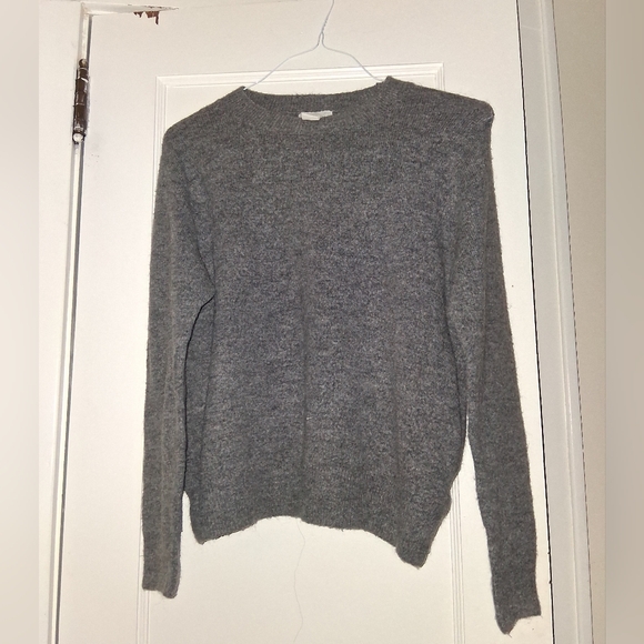 H&M Sweaters - Gray H & M Sweater